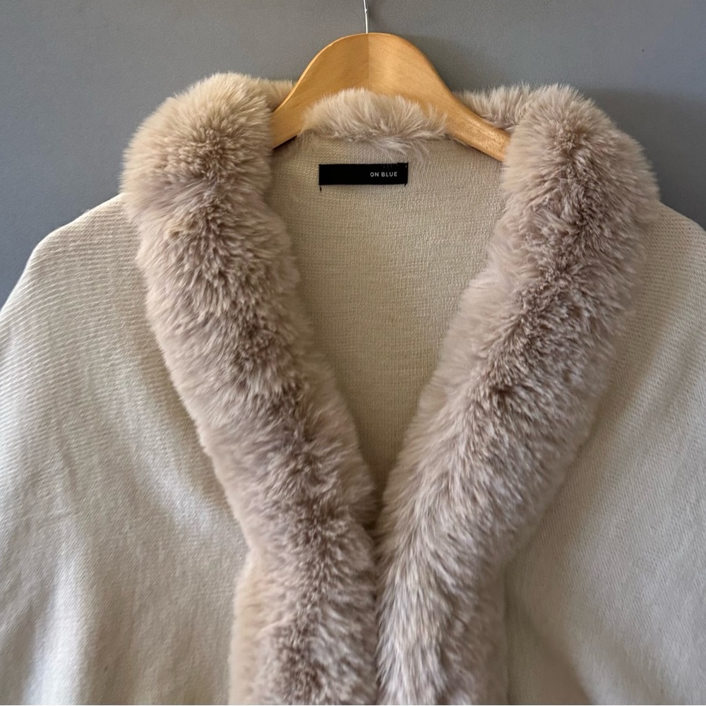 On Blue Faux Fur Poncho Coat Women One Size - Picture 7 of 7